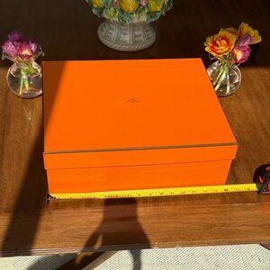Hermès Signature Orange Gift Box